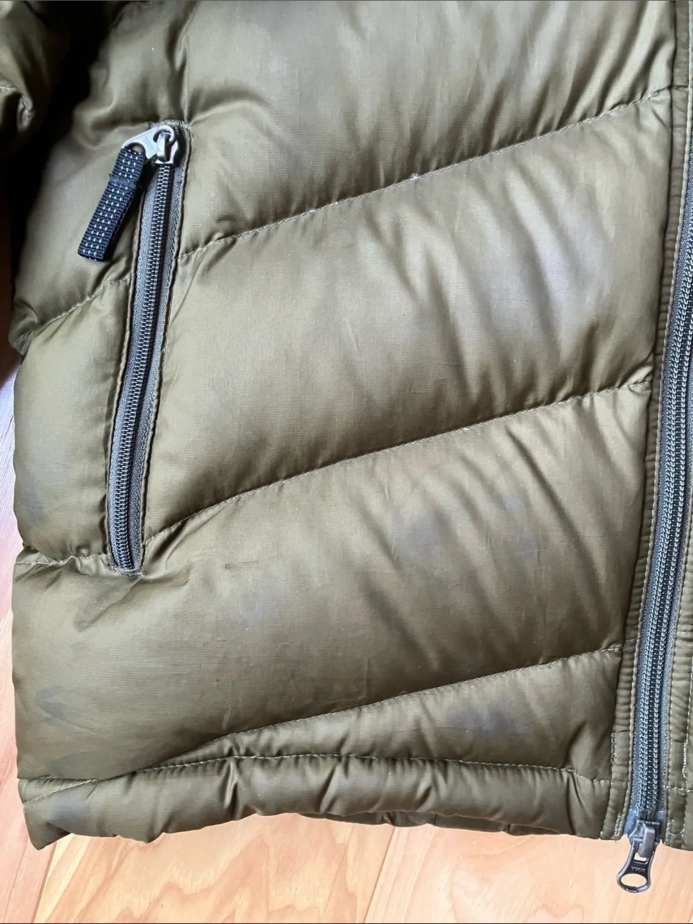 Flawed- Patagonia Hooded Down Coat Medium 10